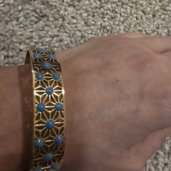 18kgp Dubai Jewelry - Elegant Gold and Blue Floral Bracelet - Picture 3 of 9